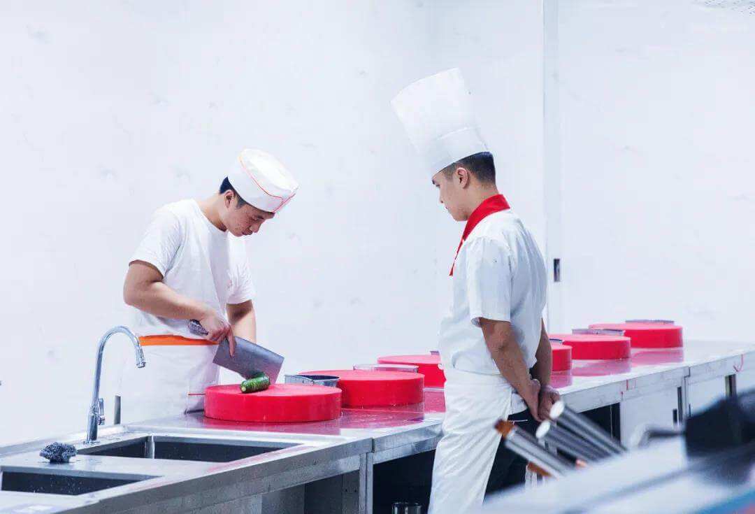 为什么一提起在山东学厨师，首先想到的是我们？